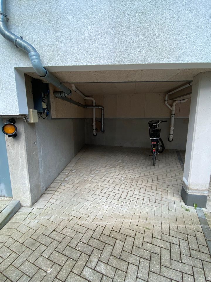 Stellplatz überdacht Garage Innenhof Kiel Dietrichsdorf Ivenspark in Kiel