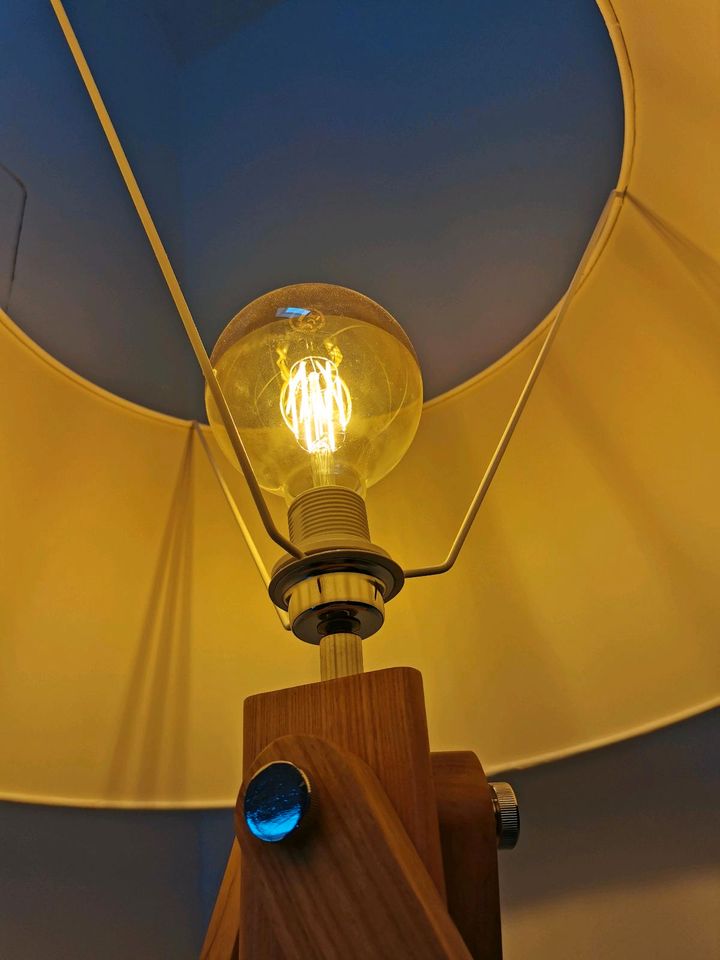 Stehlampe Dreibein LED Holz Lampenschirm weiß Woodpecker Skandi in Oldenburg