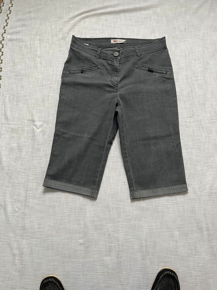 2x Damenhosen Jeans Größe 38K *sehr guter Zustand* in Bonn