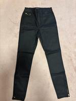 Only Röhrenjeans mit goldenen Details Hessen - Rödermark Vorschau