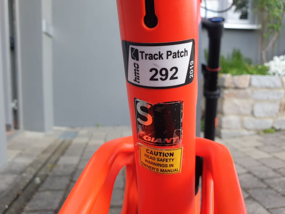 Giant Reign 2 / Enduro Bike 27.5" / 2019 / Neon Red / S in Dietingen