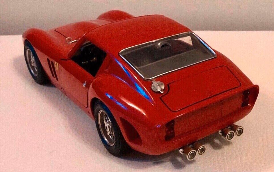 FERRARI GTO 1962 MODELLAUTO MODELL 1:18 SPORTWAGEN RAR in Pfullingen