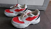 Zara Sneaker in weiß rot Neuwertig Gr. 38 Niedersachsen - Dinklage Vorschau