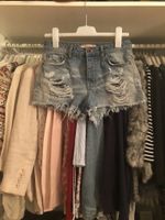 Bershka XS S 34 36 weiß blau Jeans Jeansshorts Shorts high waist Düsseldorf - Mörsenbroich Vorschau