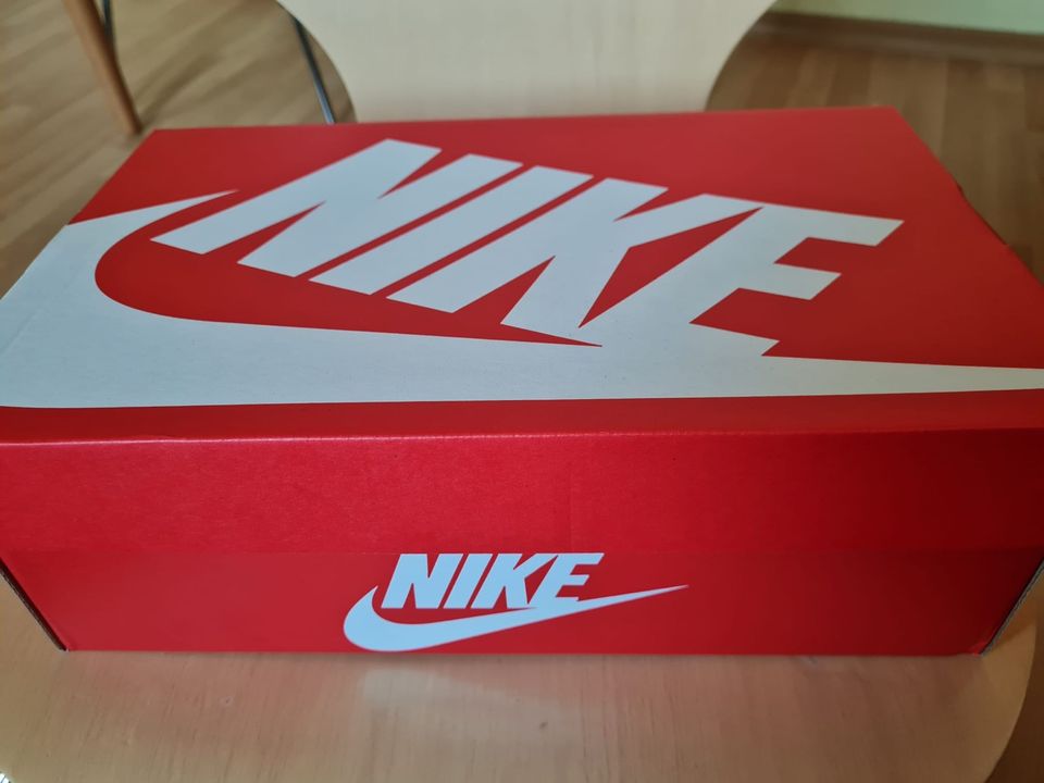 Nike Sneaker in Gießen