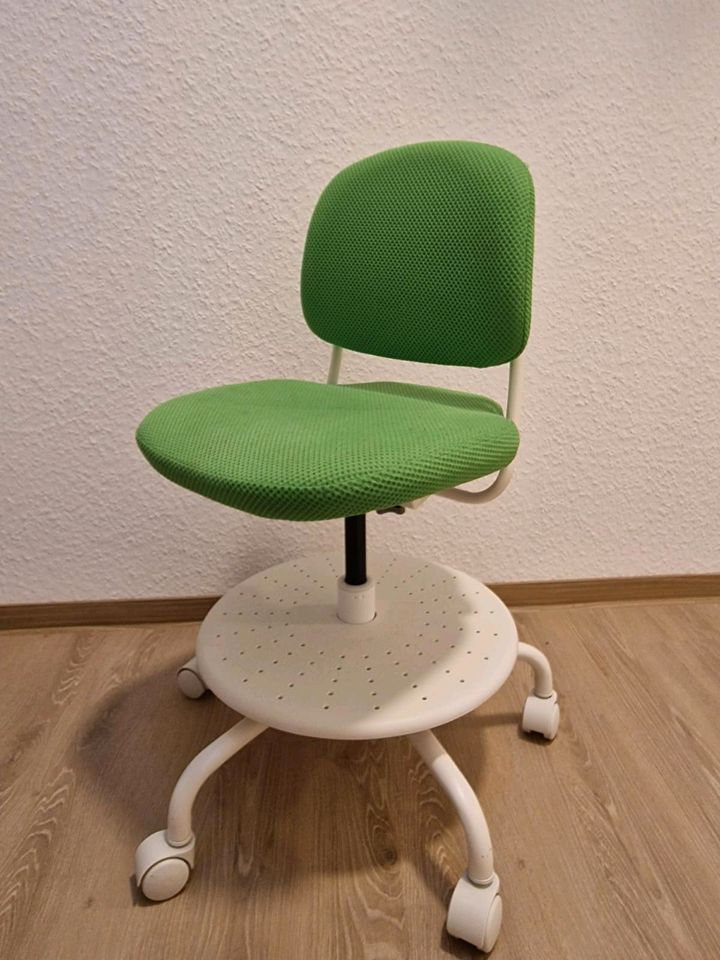 Zu verkaufen ist ein Kinder stuhl von Ikea. in Reutlingen