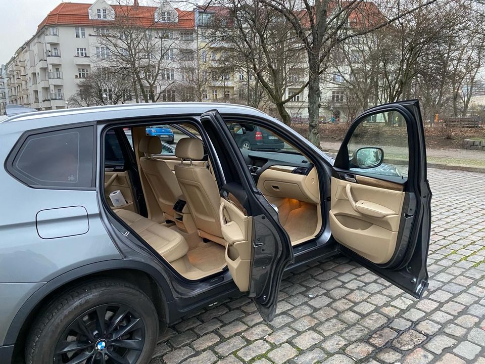 BMW X3 xDrive2.0d neue Sommerreifen in Berlin