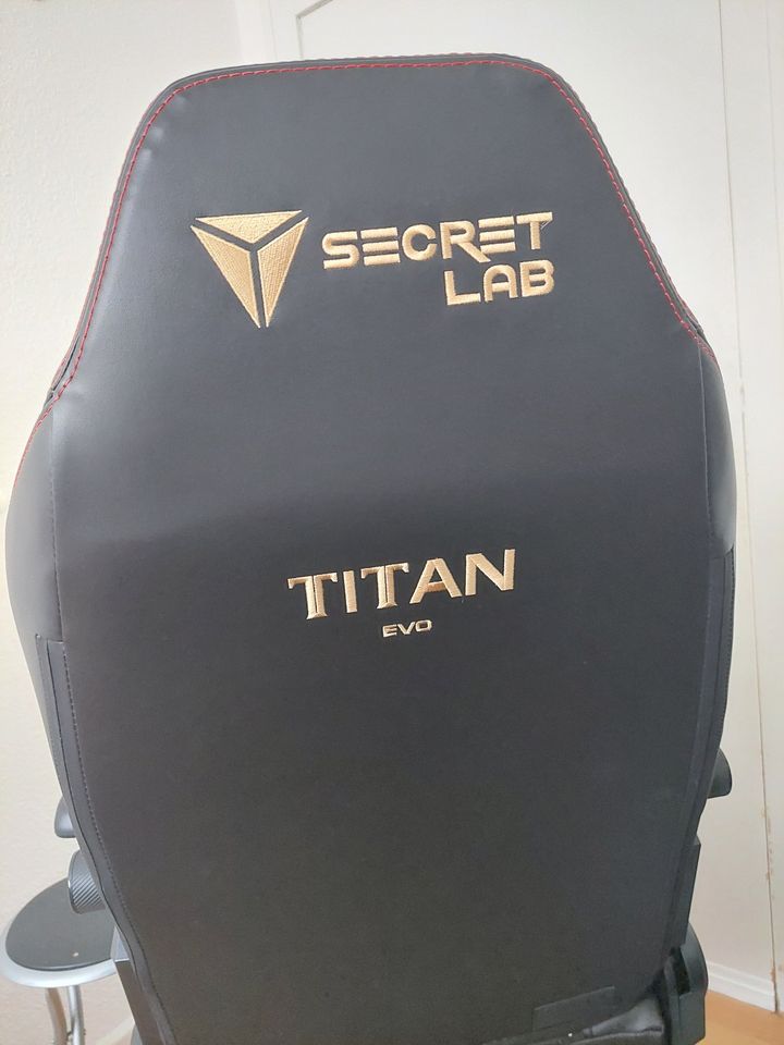 Secretlab Titan Evo 2022 Regular Size Gaming Chair Computerstuhl in Berlin