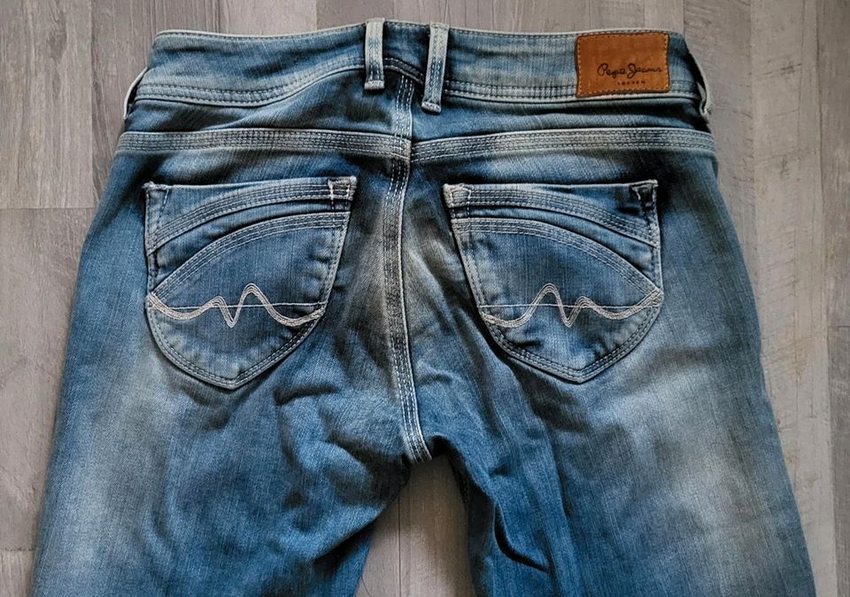 Pepe Jeans Ariel 25/32 blau Röhrenjeans wie neu in Berndroth