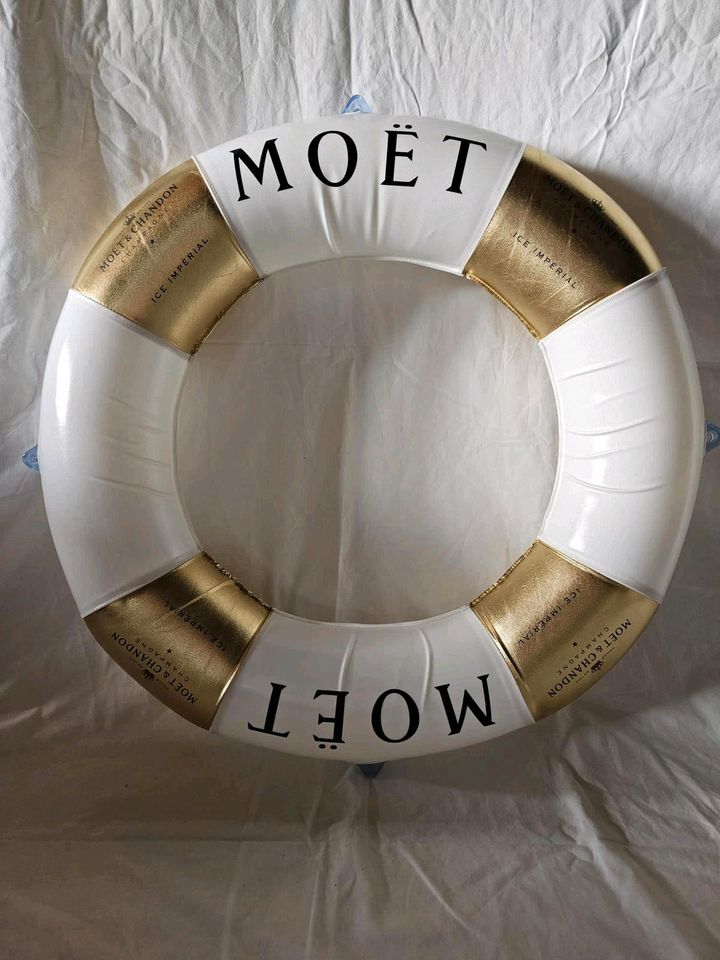 Moet & Chandon Ice Schwimmring Tablett floating Bar Champagner in Schwäbisch Hall