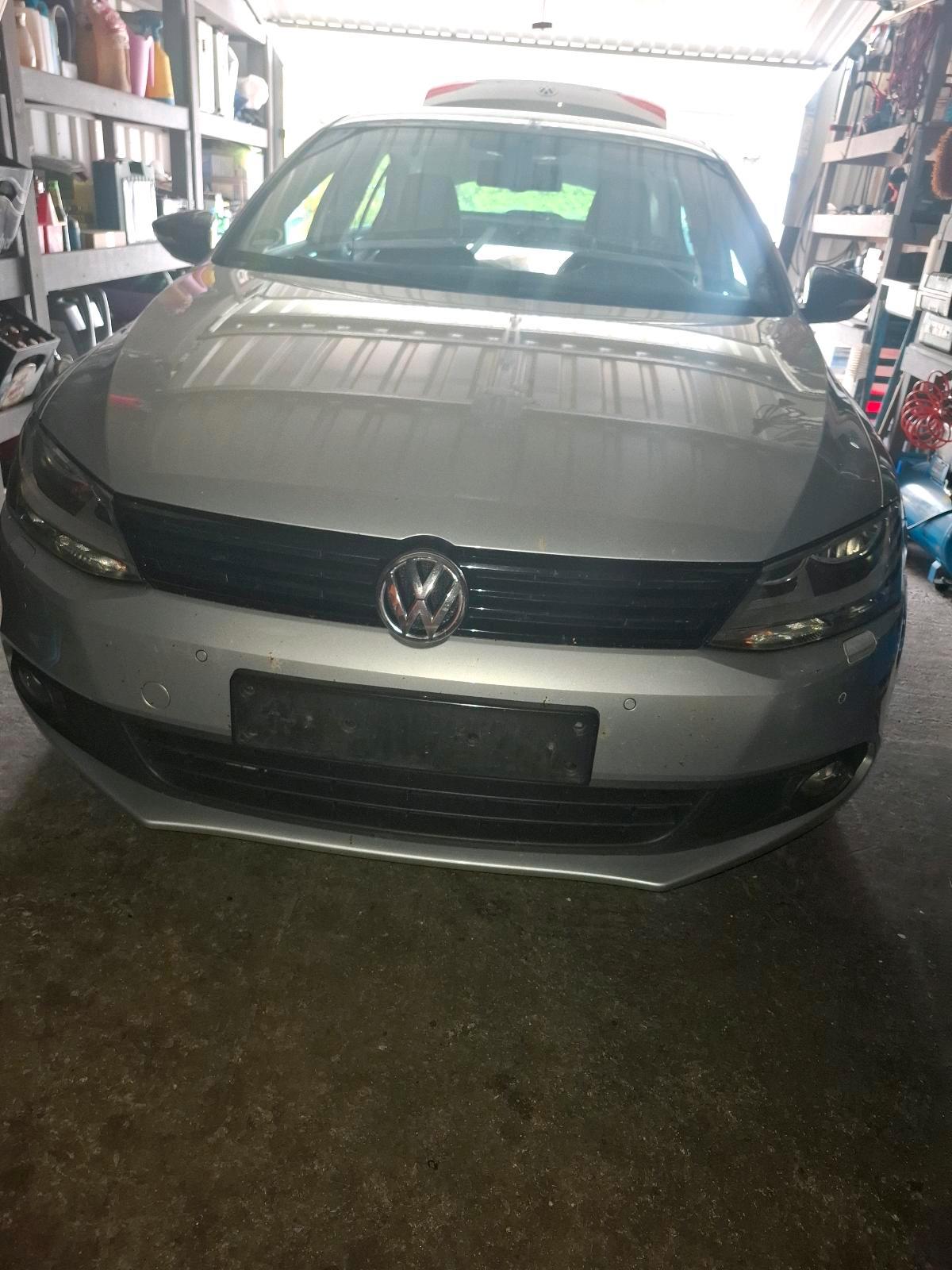 Abbildung des Autos vw jetta 2012 1.6 TDI