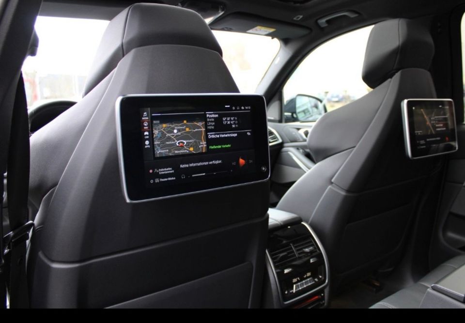 BMW X5 M50i Innovationsp. Laserlicht 22" Pano Skylounge M-Sitze in Bremen