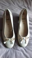 Caprice Leder Ballerinas Absatz Schuhe greige Schleife 37,5 Niedersachsen - Loxstedt Vorschau