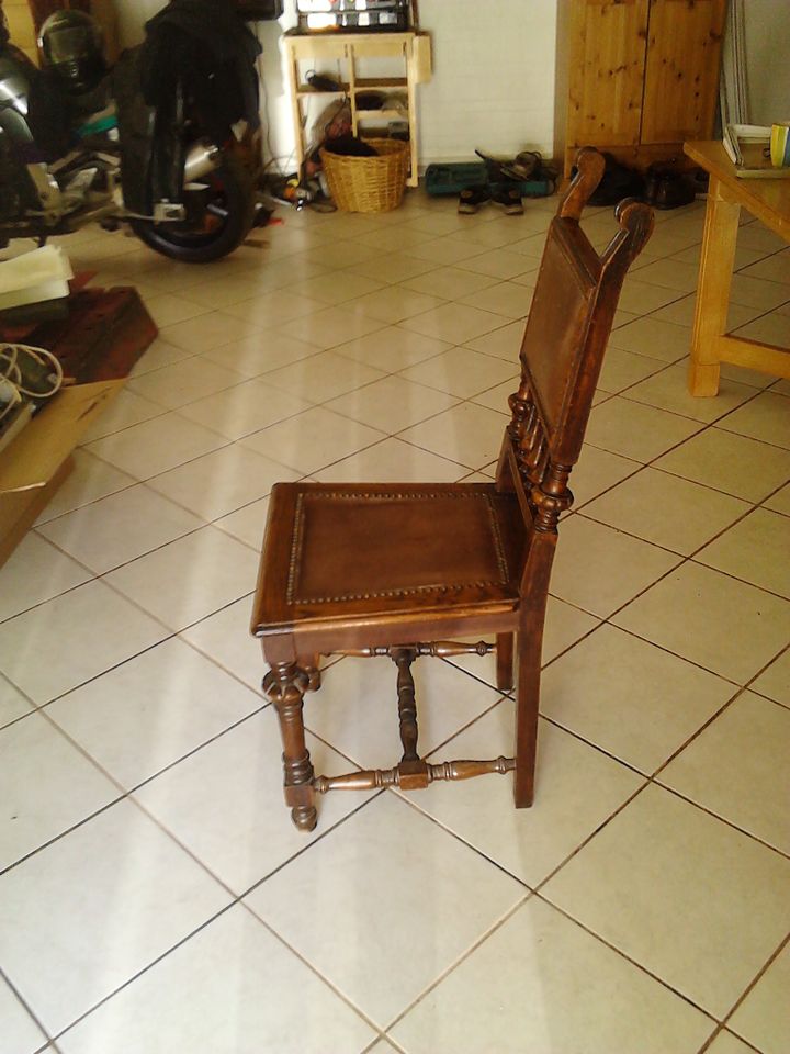 Antiker Stuhl. in Wennbüttel