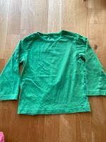 Langarm-Shirt grün mit Schulterknöpfung Größe 86/92 Hessen - Großkrotzenburg Vorschau