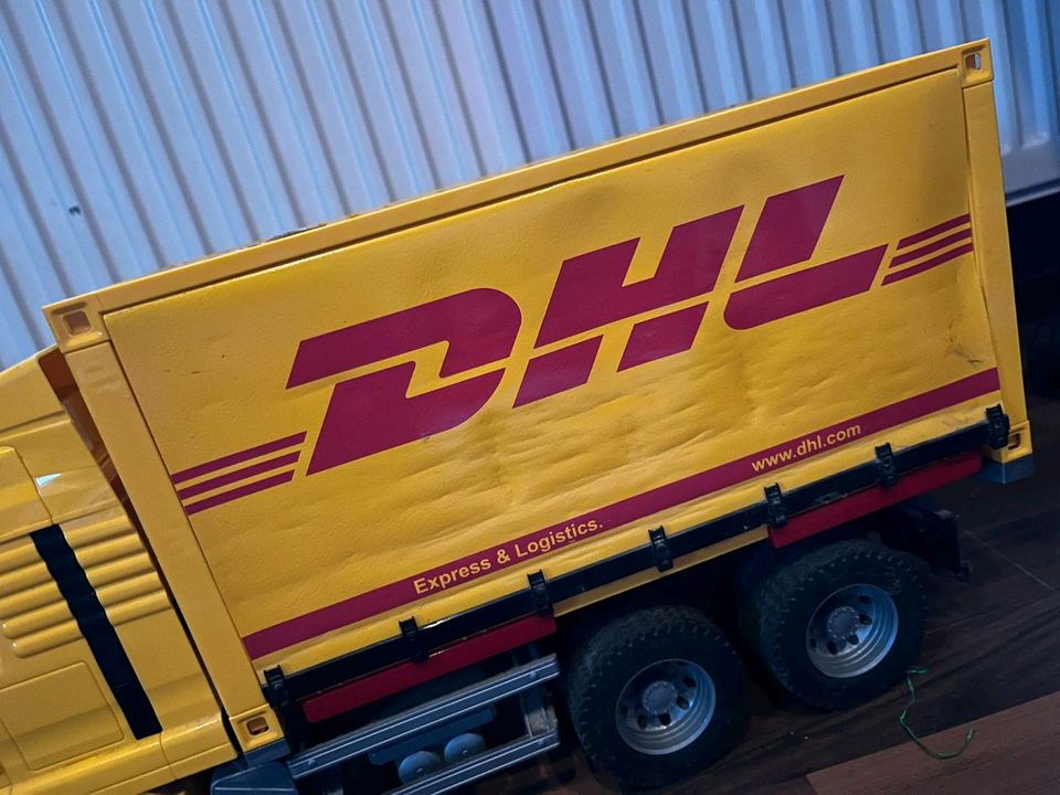 Bruder- DHL LKW in Oschersleben (Bode)