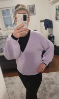 Helllila/fliederfarbener Strickcardigan mit V-Ausschnitt Nordrhein-Westfalen - Rheine Vorschau