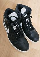 Jordan 1 Mid Schwarz Größe 44 Gebraucht Hessen - Schenklengsfeld Vorschau