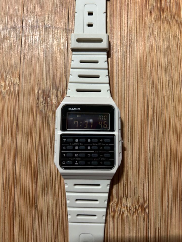 Casio Unisex Analog-Digital Automatic Uhr mit Armband in Lübeck