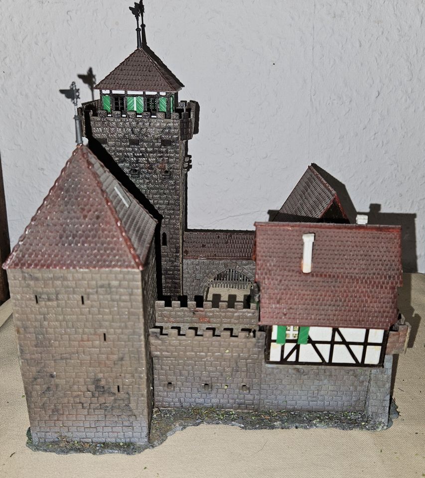 Modellbau Mittelalter Burg mit Kirche in Hirzenhain