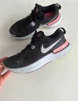 Damen Nike Sneaker Laufschuhe React Miler in Gr 36.5 Duisburg - Meiderich/Beeck Vorschau