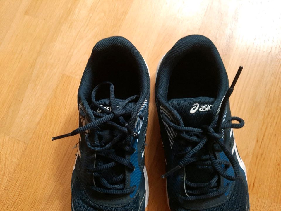 Asics Turnschuhe blau Gr. 39 in Leipzig