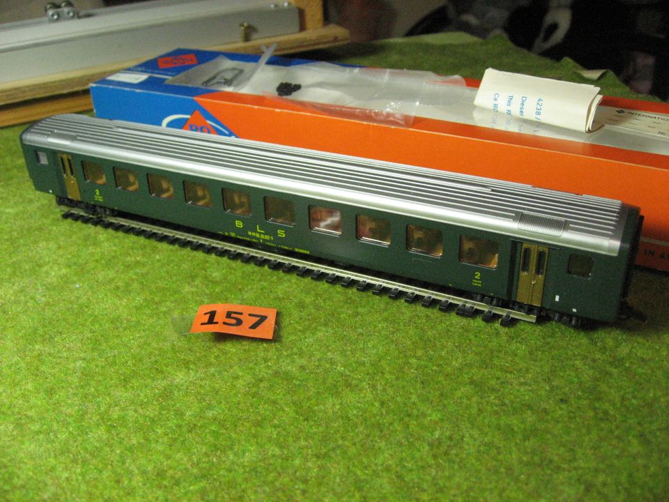 (157)Modelleisenbahn H0:3 ROCO Personenwagen BLS 1.+2.Klasse in Bruchköbel