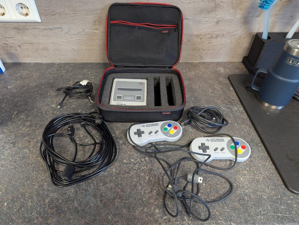 Super Nintendo Classic Mini (Mini-SNES) + Tasche + Controllerverl in Haren (Ems)