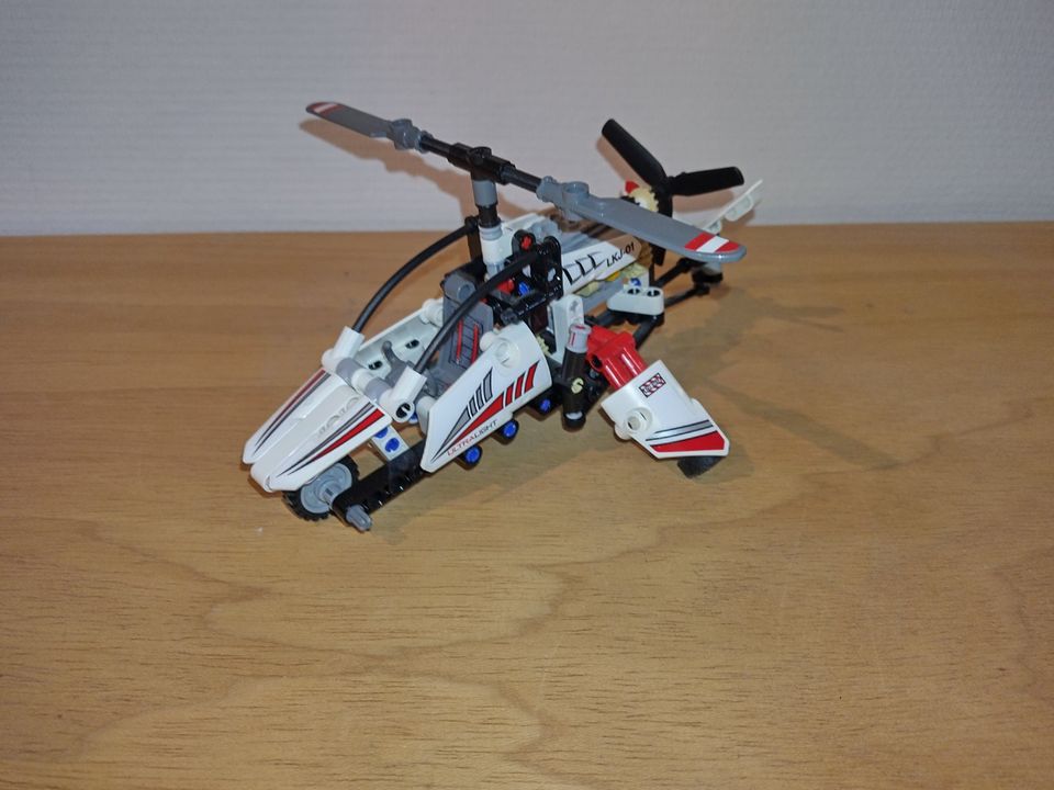 LEGO Technic Ultraleicht-Hubschrauber 42057 in Dettenheim