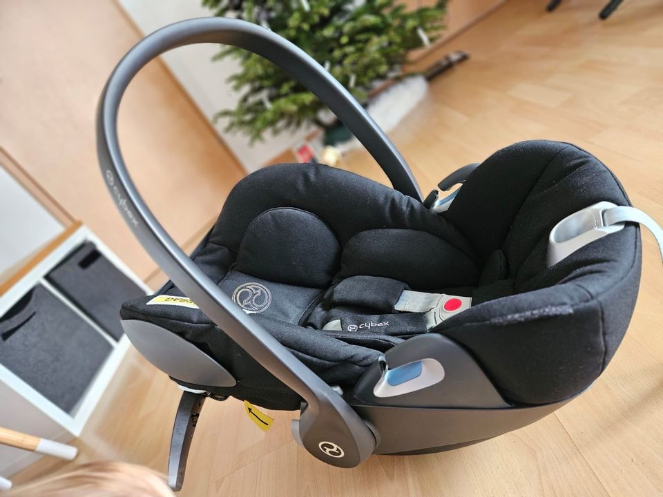 Cybex Cloud Z I-Size in schwarz mit Liegefunktion in Bergrheinfeld