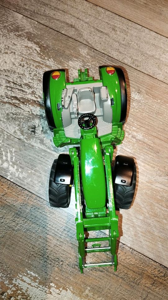 siku John Deere 6820 mit Frontlader 1:32 in Much