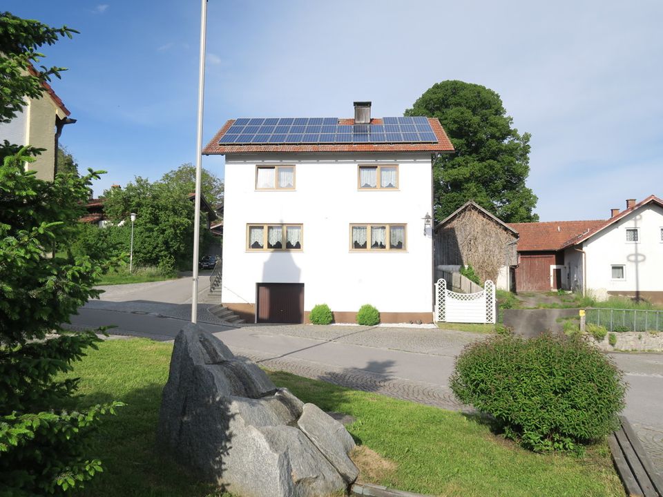Ruhmannsfelden: Mehrgenerationenhaus m. Photovoltaikanlage u. 3 sep. Eingängen in Patersdorf