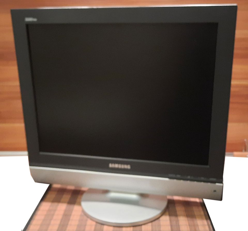 20" LCD TV Samsung LW20M21CP in Hofgeismar