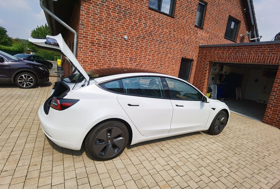 Tesla Model 3 mit USS und Radar 60KwH in Viersen