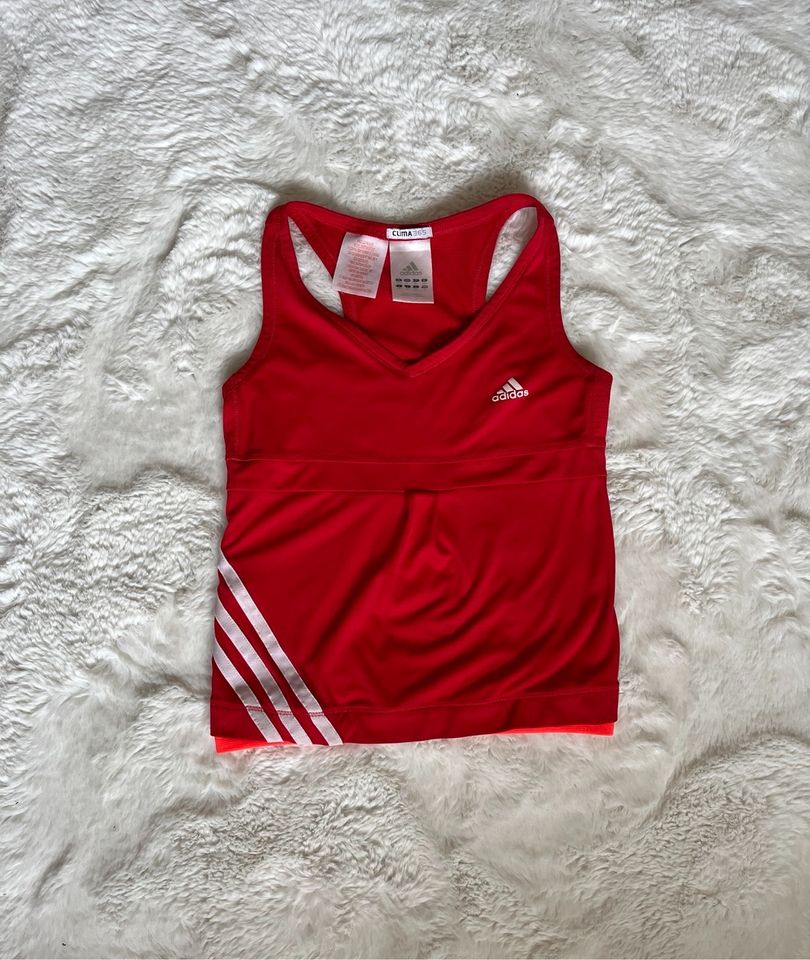 Adidas Sport Shirt Funktionsshirt Gr. 128 Top Zustand in Kissing