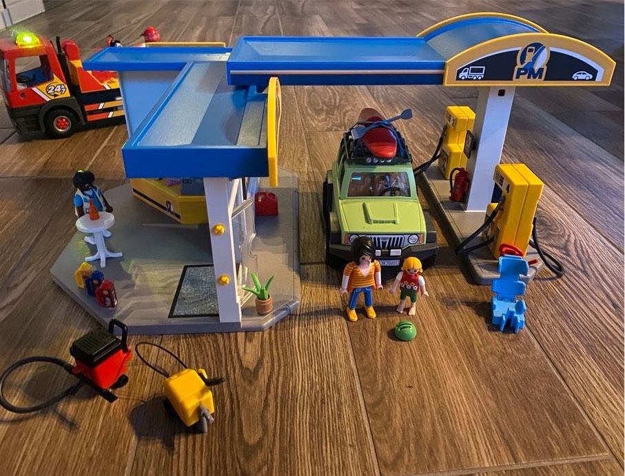 Playmobil Tankstelle + Werkstatt + Abschlepper in Mönchhagen