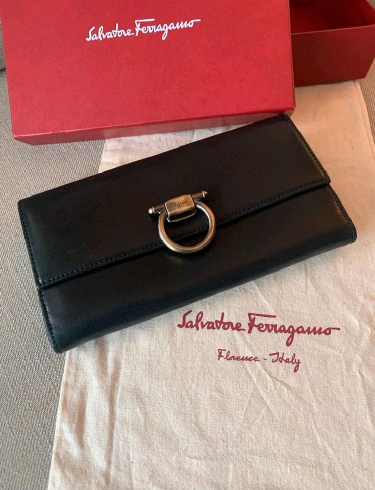 Salvatore Ferragamo Damen Geldbörse in Hennef (Sieg)