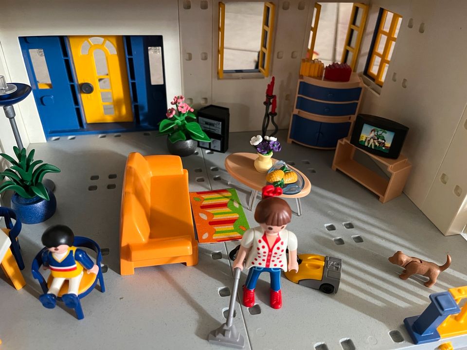 Playmobil Einfamilienhaus 3965 mit Einrichtung in Celle