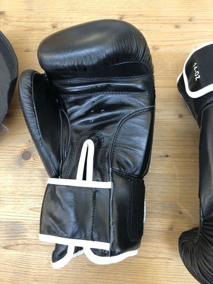 Boxhandschuhe Leder in 12-16 Oz NEU mit Klettverschluss in Berlin