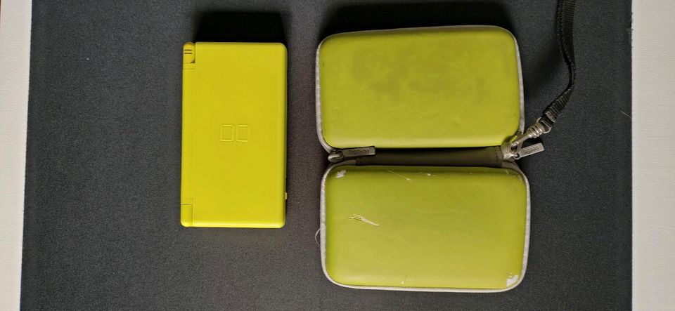 Nintendo DS Lite Hellgrün mit Ladekabel und Tasche in Kirchhain