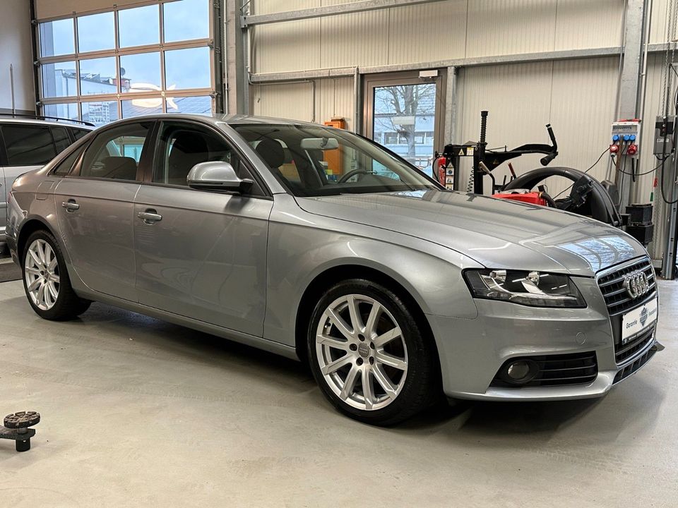 Audi A4 Lim. Attraction, LL Scheckheft, 1.Hand, 59tkm in Hannover