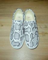 H&M Slipper aus Lederimitat mit Elastikeinsatz, gemustert, Gr. 41 Nordrhein-Westfalen - Witten Vorschau