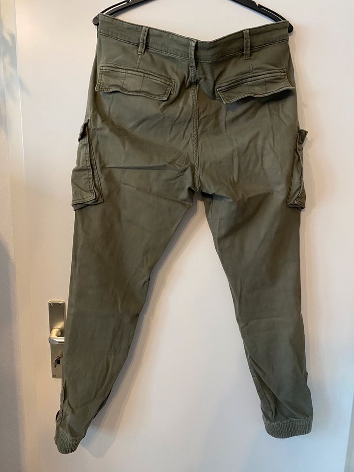 Khaki grüne Cargohose, Taschen, Herren, Baumwolle, Weite Gr. 34 in Bonn