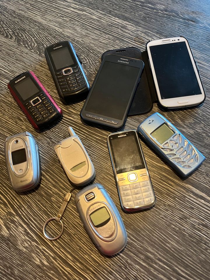 Verschiedene Handy‘s in Watzerath