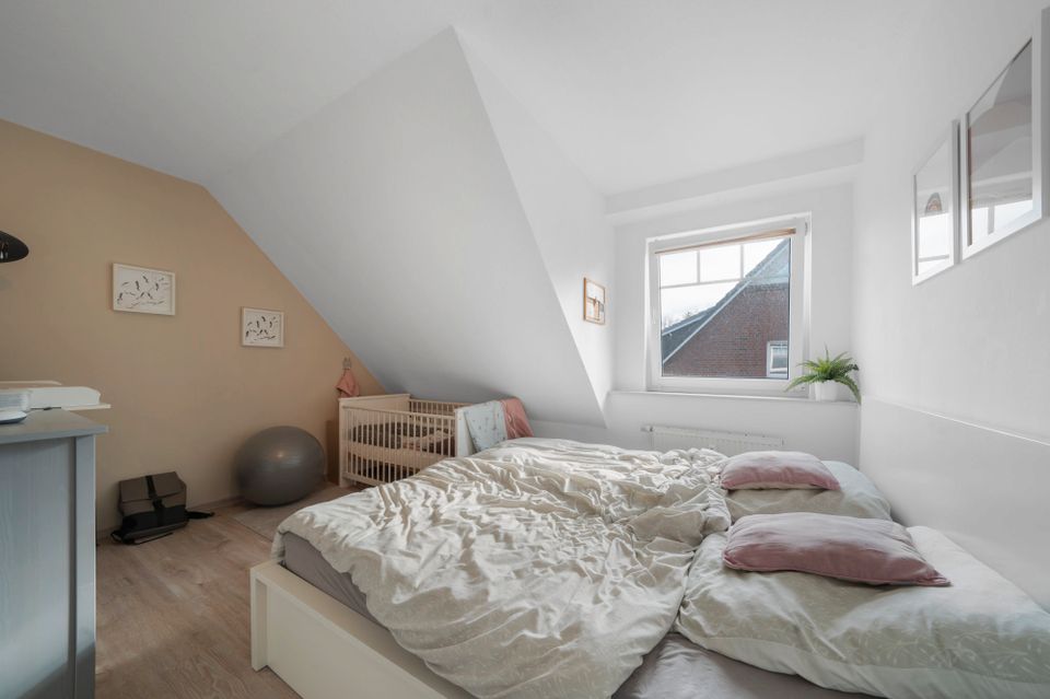 Zwei Zimmer und Spitzboden bieten vielfältige Möglichkeiten in Tostedt