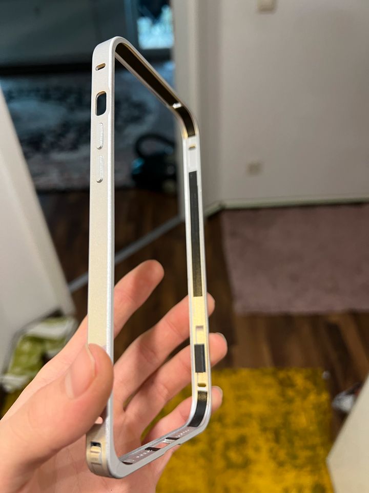 iPhone 13 Pro Max Handy hülle aluminium in Zwickau