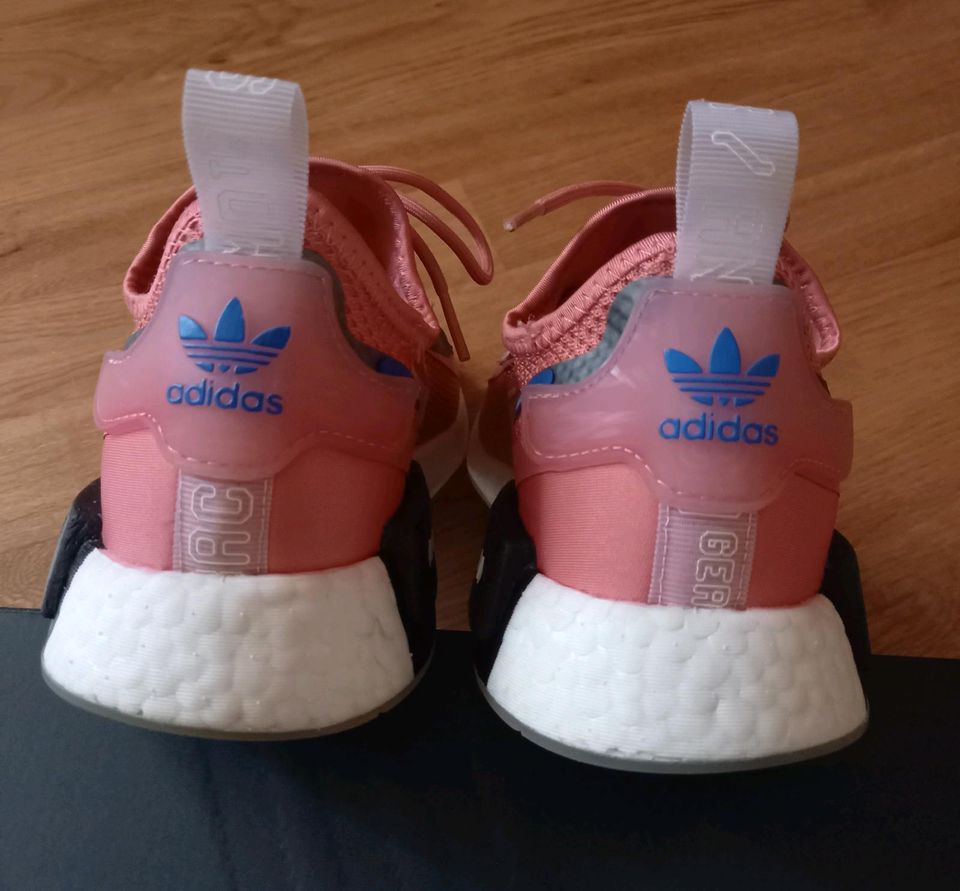 SCHÖNE ADIDAS NMD R1 SPECTOO W GR.  38 2/3 TURNSCHUHE SPORT in Seitenroda