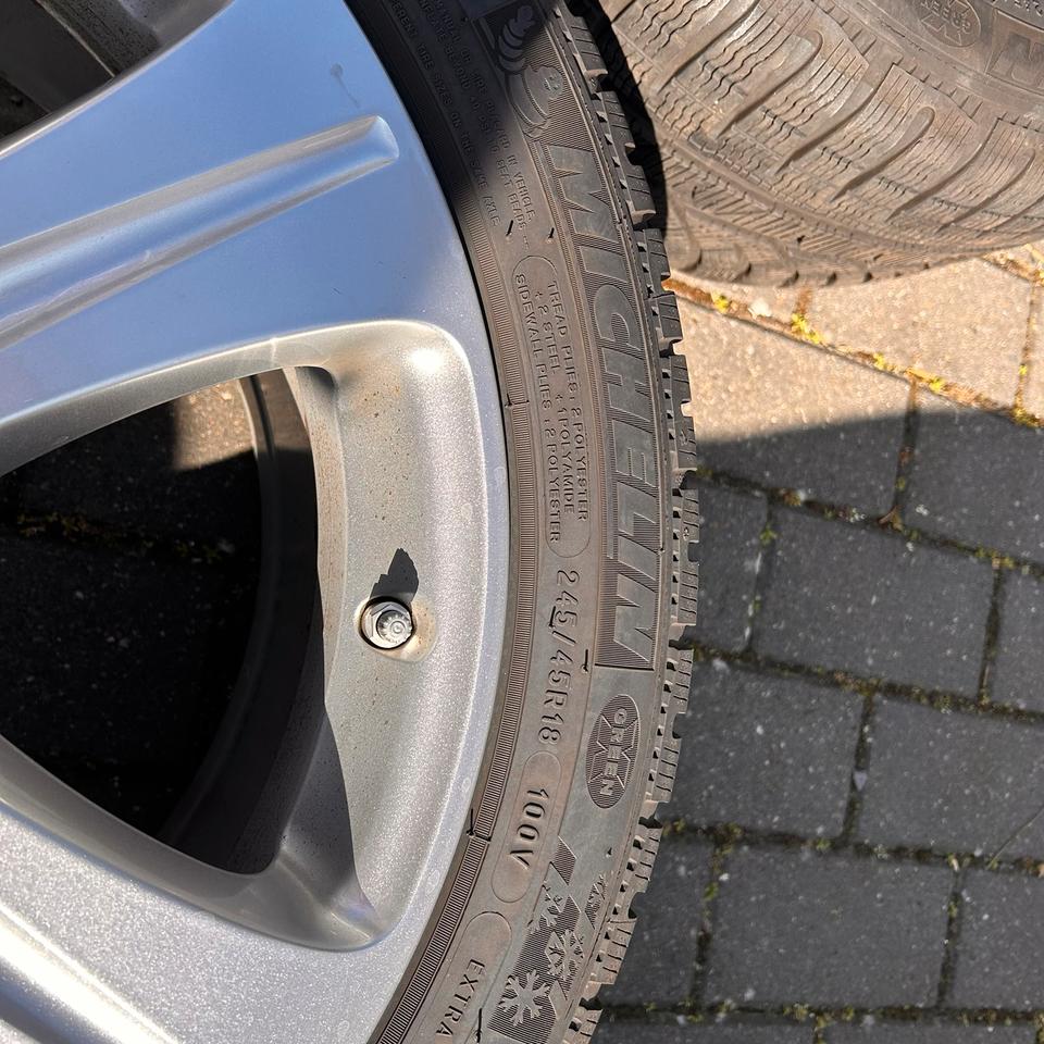 Mercedes-Benz E-Klasse W213/S213 Felgen + Michelin Winterreifen in Hannover