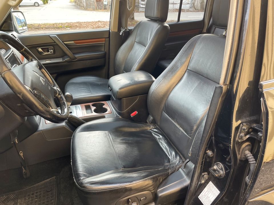 Mitsubishi Pajero Wagon 3,2DI-D 7:Sitzer Automatik in Lindau