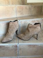 Hallhuber Stiefelette beige Gr. 40 Neu Hessen - Liederbach Vorschau